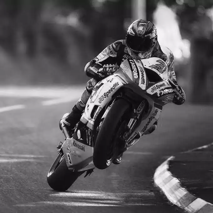 James Hillier cùng AGV vô địch giải Tourist Trophy