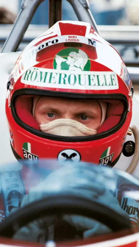 AGV vô địch F1 với tay đua người Áo Niki Lauda năm 1975